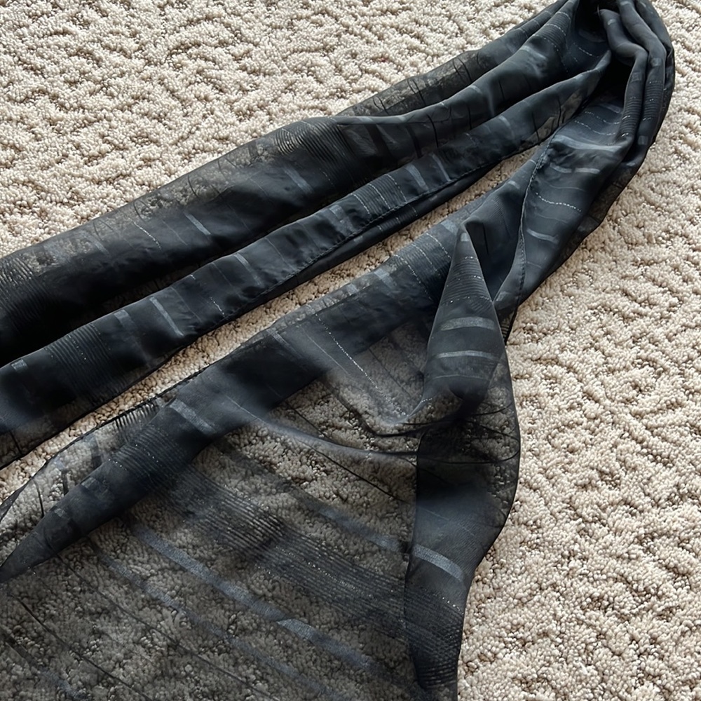 Black scarf - Picture 2 of 3